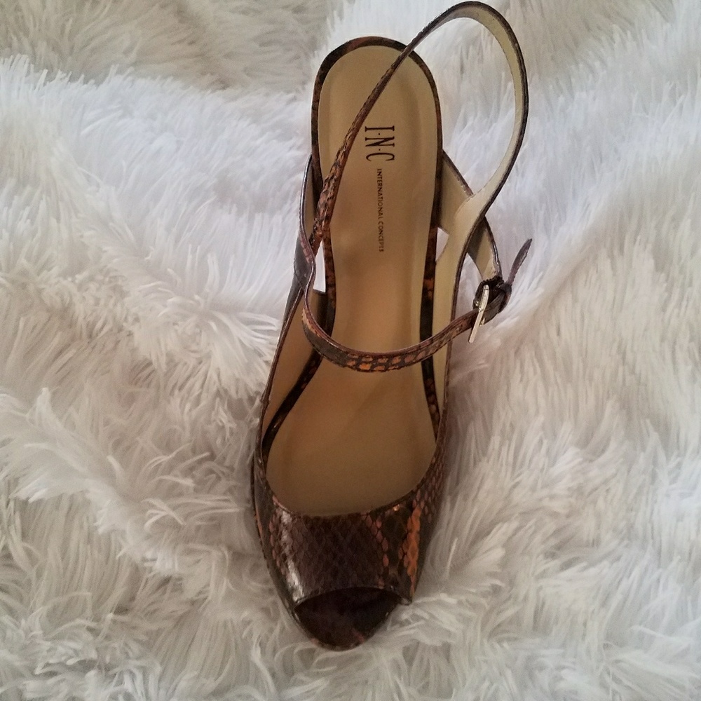 Heels - Picture 2 of 3